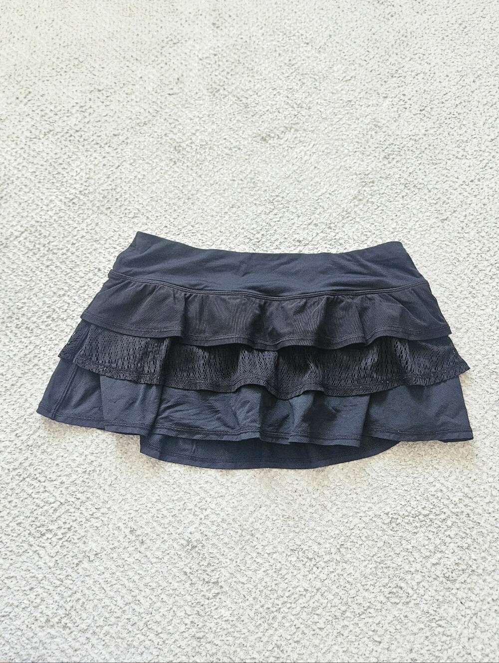LULULEMON Nothing to Hide Skirt Black Vintage Rare Size 6